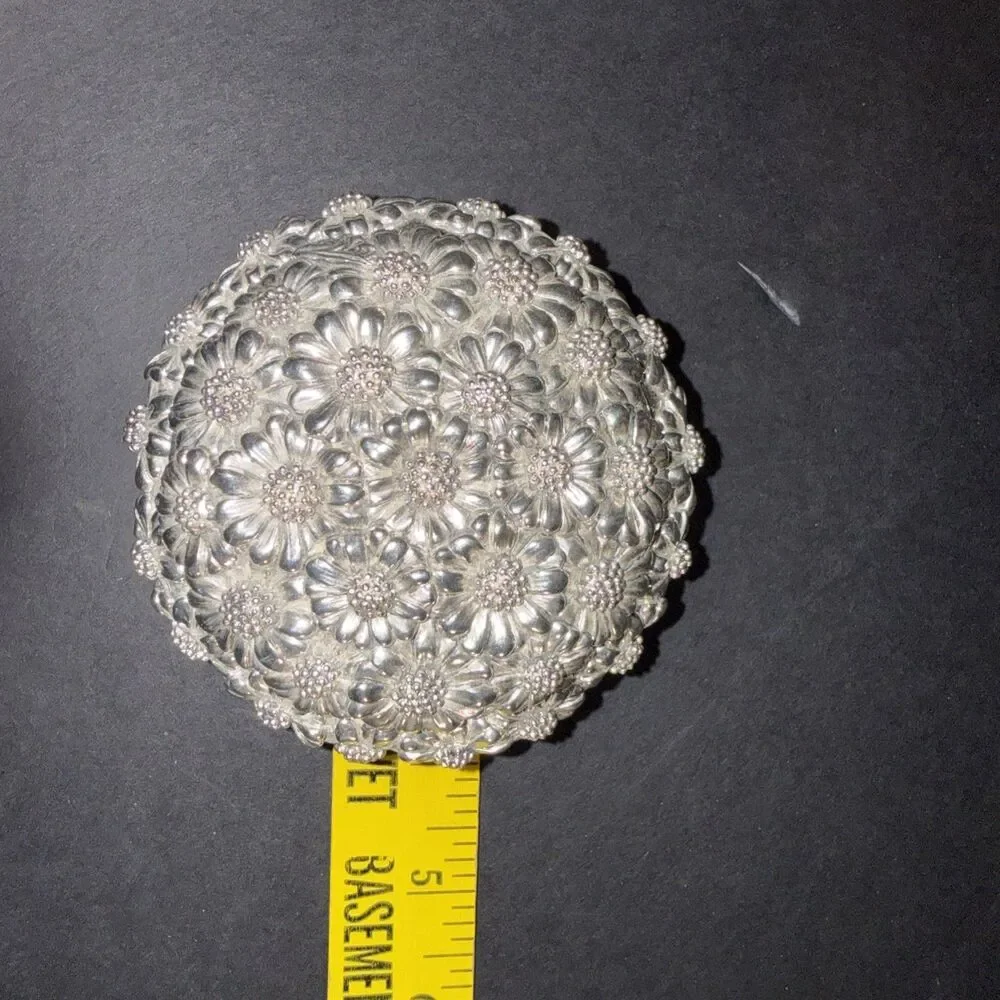 Stilarte Metal Trinket Jewely Box Round Daisy Made in Italy Felt Lined